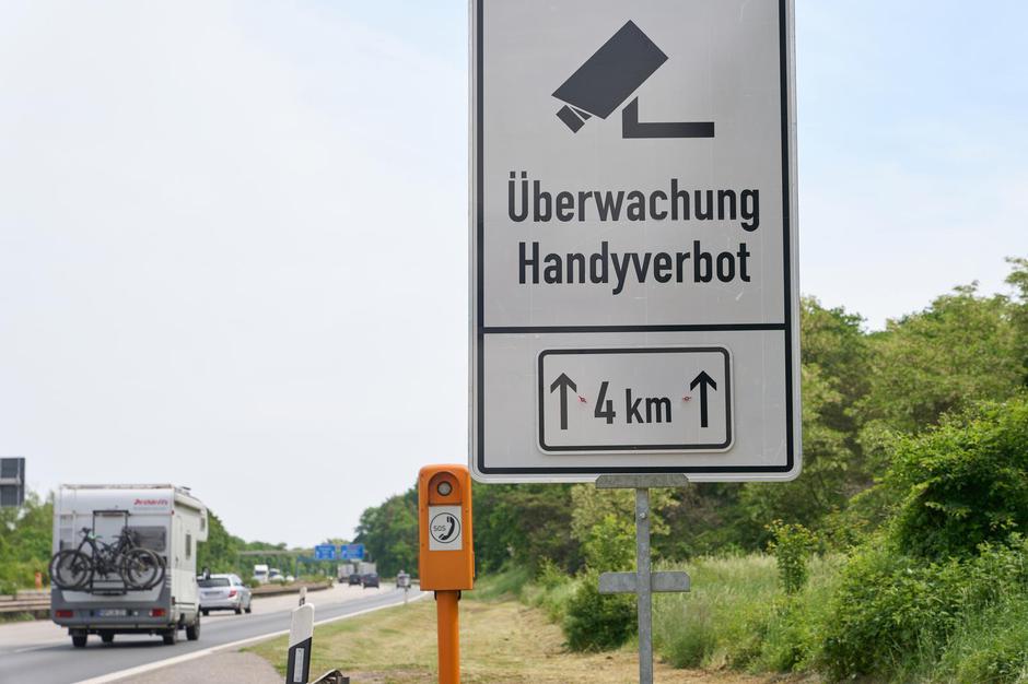 New system for detecting cell phone violations while driving | Author: Thomas Frey/DPA