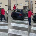 Šok u Splitu: Muškarac je svoj automobil smrskao macolom!