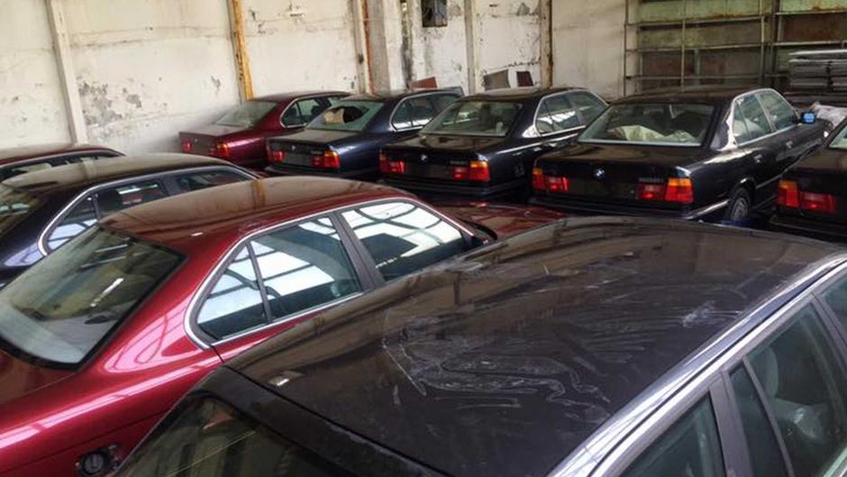 U starom skladištu pronađeno 11 nekorištenih BMW 'kamatarki' | Author: Facebook