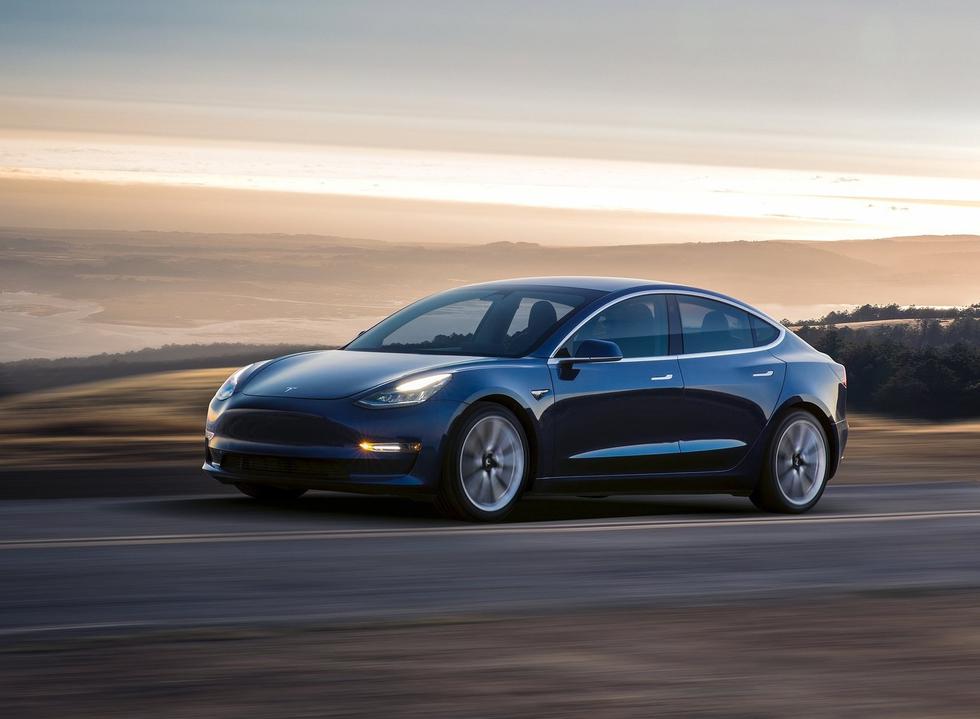 Tesla Model 3 dobio nadogradnju softvera za driftanje