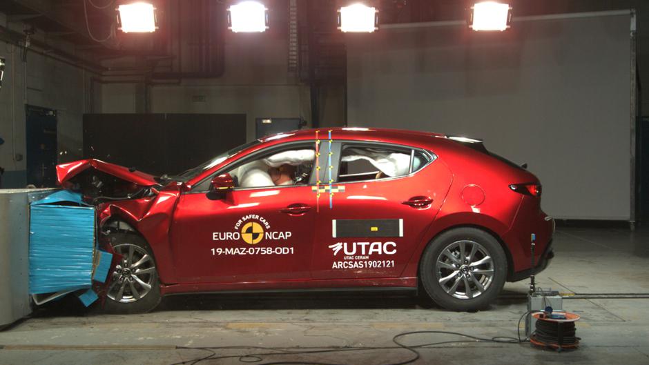 Lexus UX i Mazda3 Euro NCAP | Author: Euro NCAP