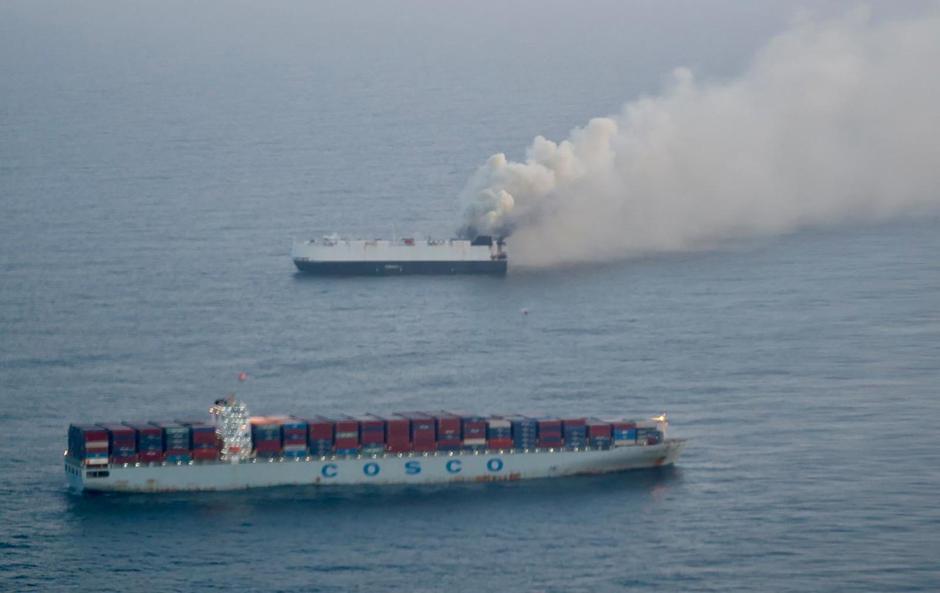U.S. Coast Guard responds to vessel fire in the northern Pacific Ocean | Author: US COAST GUARD/REUTERS