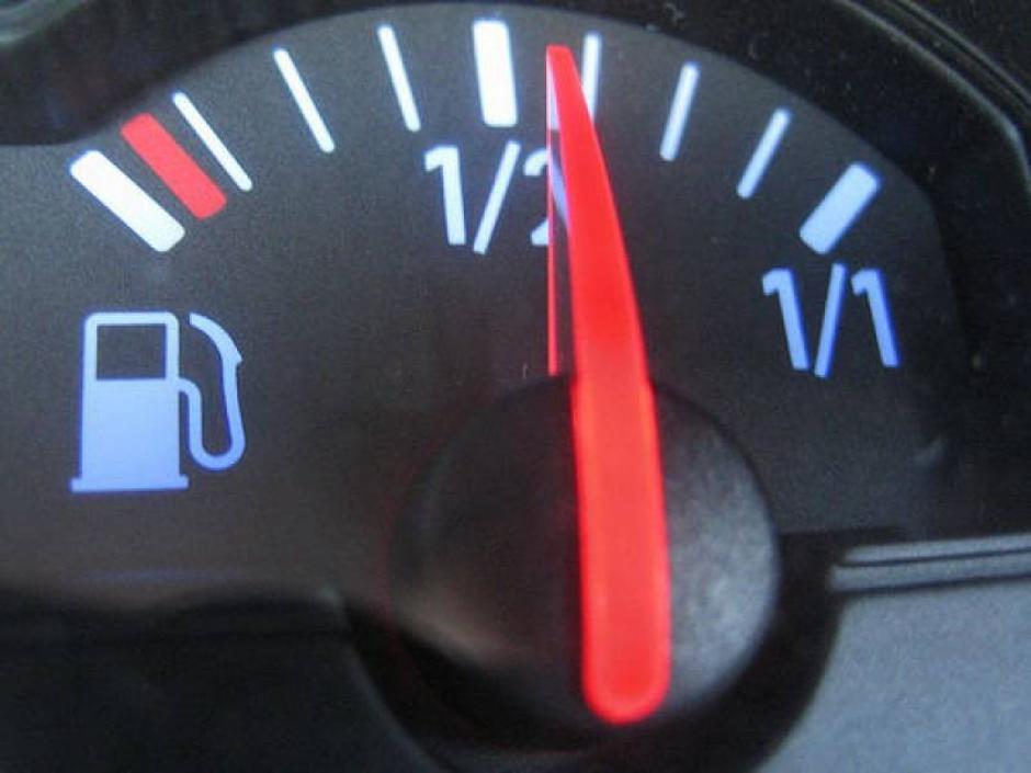 Zašto je gorivo skupo i kad cijena nafte na tržištu pada? | Author: Arhiva
