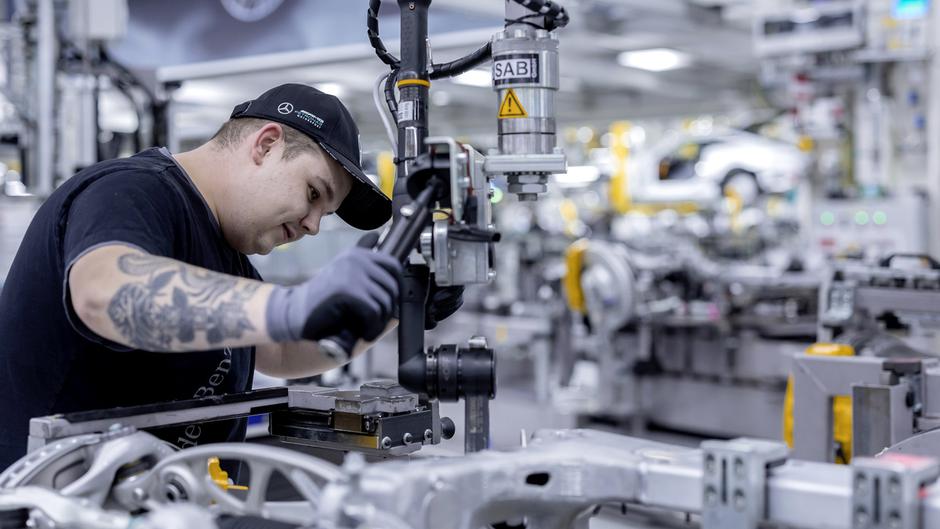 Fahrzeugproduktion im Mercedes-Benz Werk Bremen | Pressefoto 2023

Vehicle Production at the Mercedes-Benz Sindelfingen plant | Press photo 2023 | Author: Mercedes-Benz AG â Communications & Marketing
