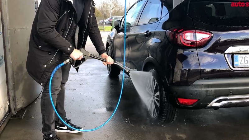 "Ionako &cacute;e se zaprljati": Treba li prati auto zimi? Ovo su mitovi i istine