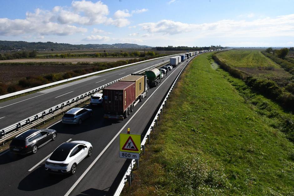 Jedna osoba poginula, nekoliko ozlijeđenih na autocesti A3 kod Lužana | Author: Ivica Galovic/PIXSELL