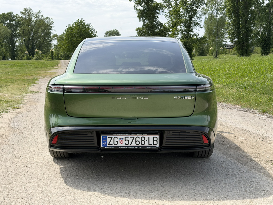 Author: Dubravko Kolarić