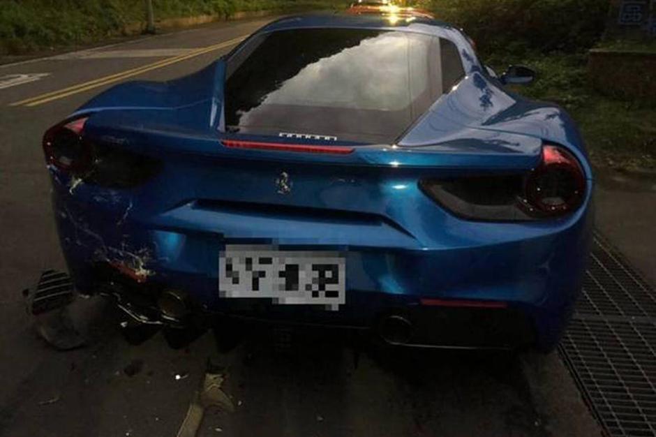 Zaspao za volanom pa razbio četiri skupocjena Ferrarija | Author: DRIVETRIBE