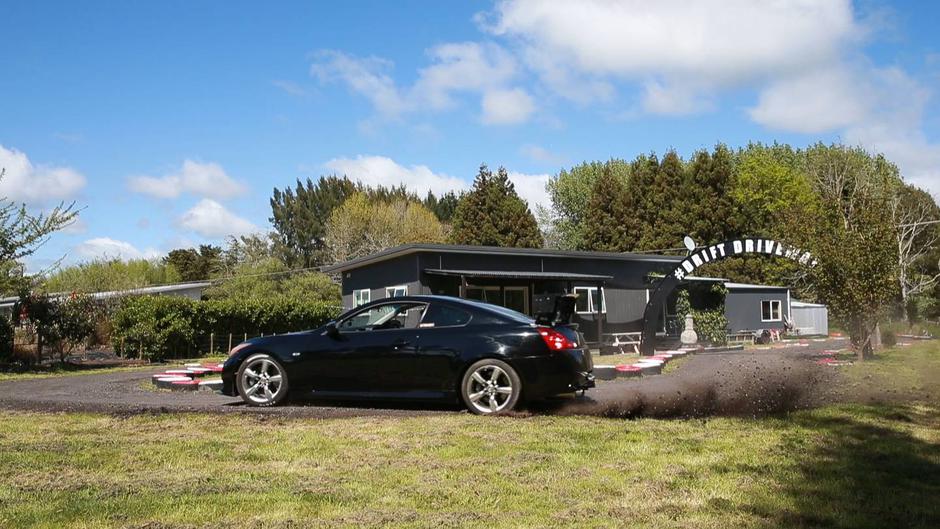 Drifter izgradio trkaću stazu za treninge oko svoje kuće | Author: NZ Herald