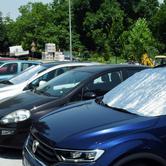 Stanovnici Siska raznim sjenilima štite automobile od utjecaja sunca