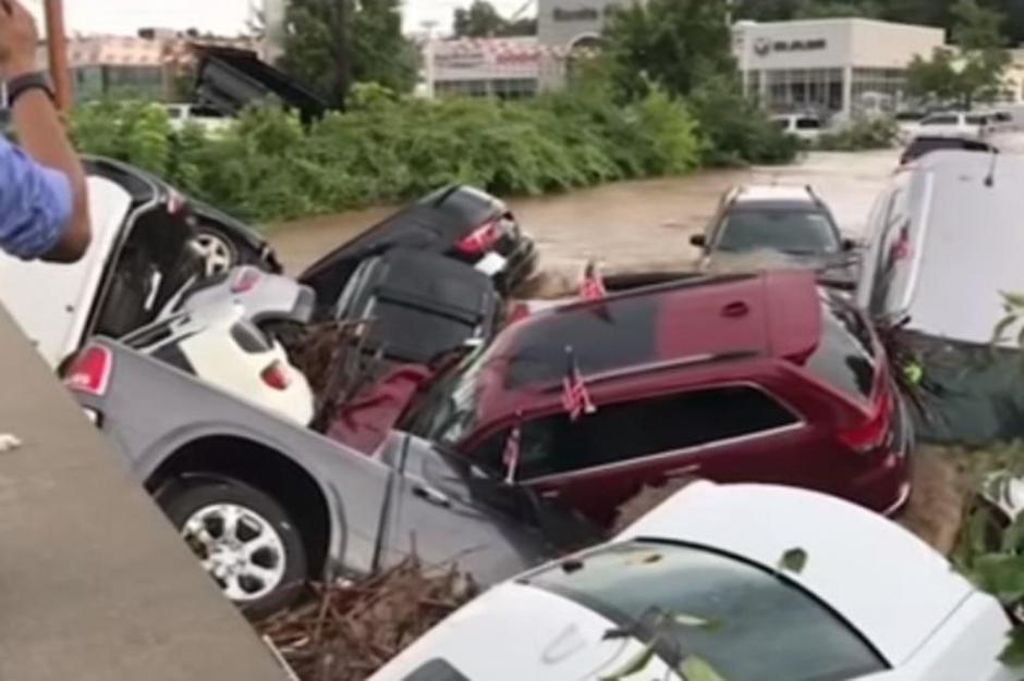 Desetak SUV-ova nastradalo u poplavi u SAD-u | Author: YouTube