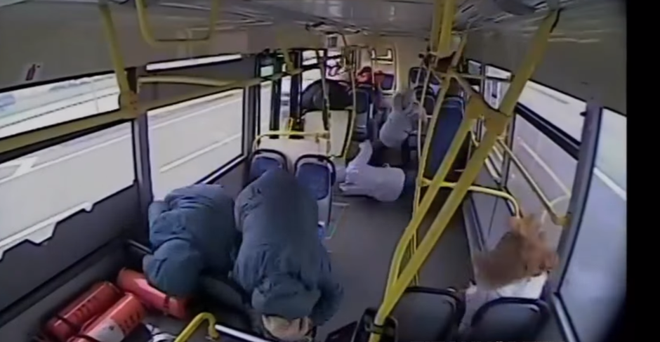 Autobus se zabio u stup | Author: YouTube