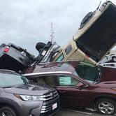 Tornado 'prošao' kroz dva salona automobila i uništio 500 vozila