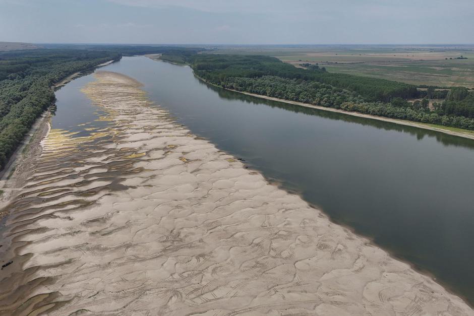 Water levels of the Danube river in Romania fell to their lowest levels in three decades | Author: GEORGE CALIN/REUTERS
