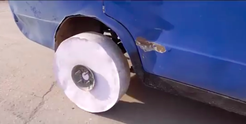 Lada s kotačem načinjenim iz 10 tisuća listova papira | Author: YouTube