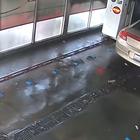 VIDEO: U autopranoici uspio razbiti svoj automobil