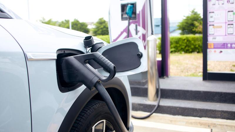 Počelo je: Britanija uvodi porez po kilometru za električne aute