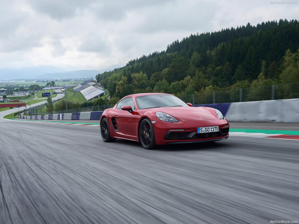 Tko je brži? Porsche Cayman protiv Audija RS3