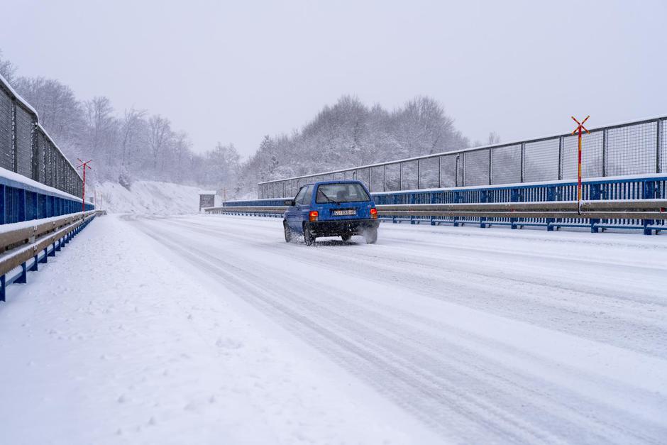 Zimski uvjeti na autocesti A1 kod čvora Otočac | Author: Hrvoje Kostelac/PIXSELL