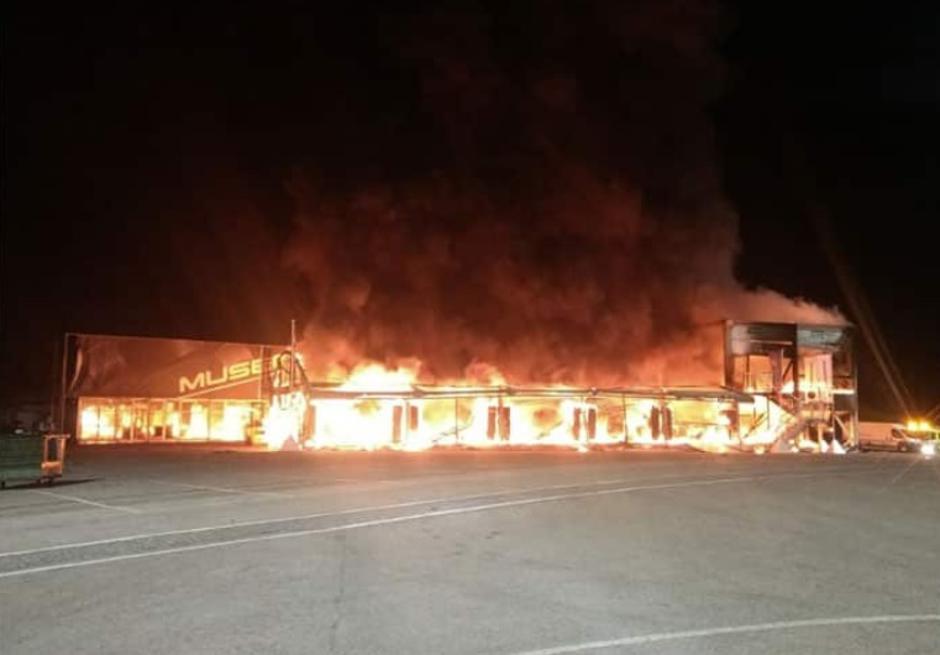 Požar prekinuo MotoE testiranja u Jerezu i progutao 'paddock' | Author: MotoE